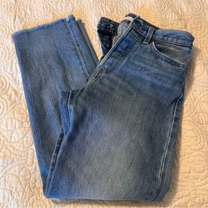 LEVI'S Wedgie Straight Leg Frayed Hem Medium Wash High Rise Jeans size 26